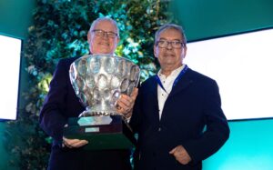 Bernard Bonneau honoré par World Sailing